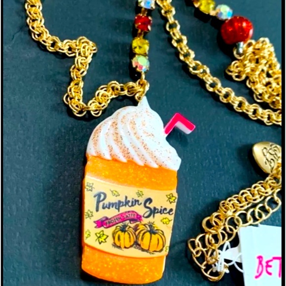 New Betsey Johnson Pumpkin Spice Pendant Fall Latte Crystal Necklace - Picture 3 of 13